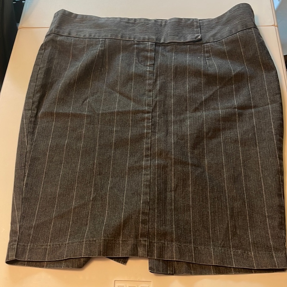 Dark gray pipeline pencil skirt Sz 12 Torrid